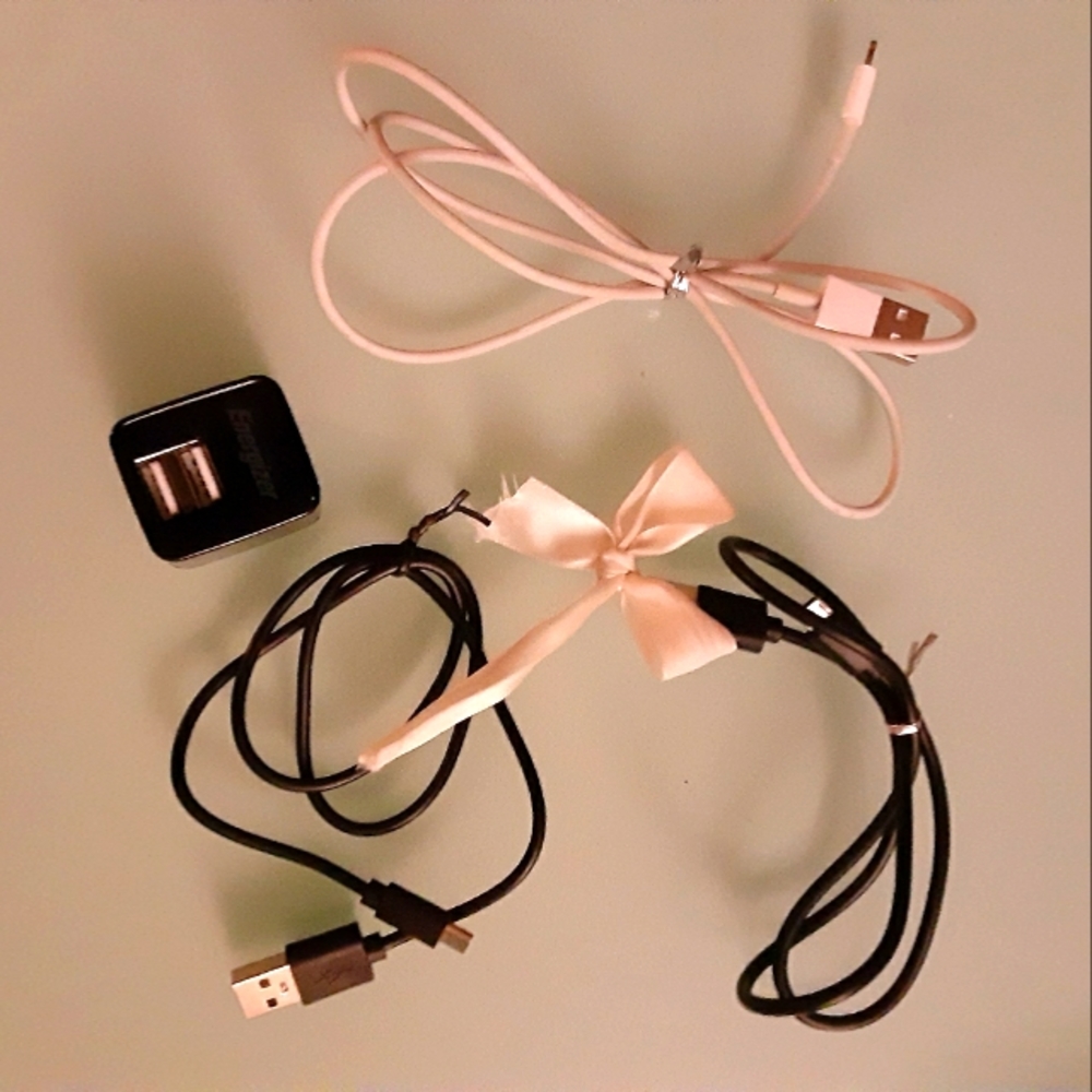 2 android, 1 apple, Energizer charger!